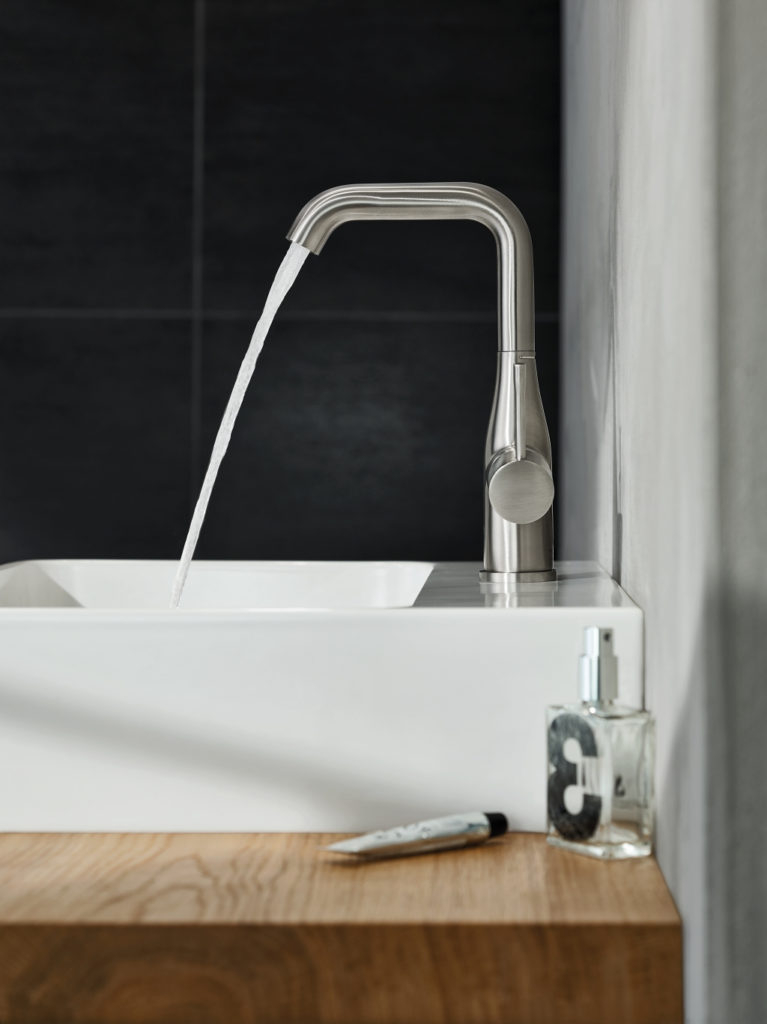 GROHE Essence New umývadlová batéria supersteel