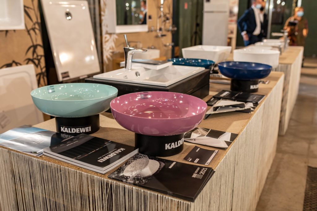 Mybath výstava ISHsk 2021 - KALDEWEI umývadlové misky MIena, farebné prevedenie
