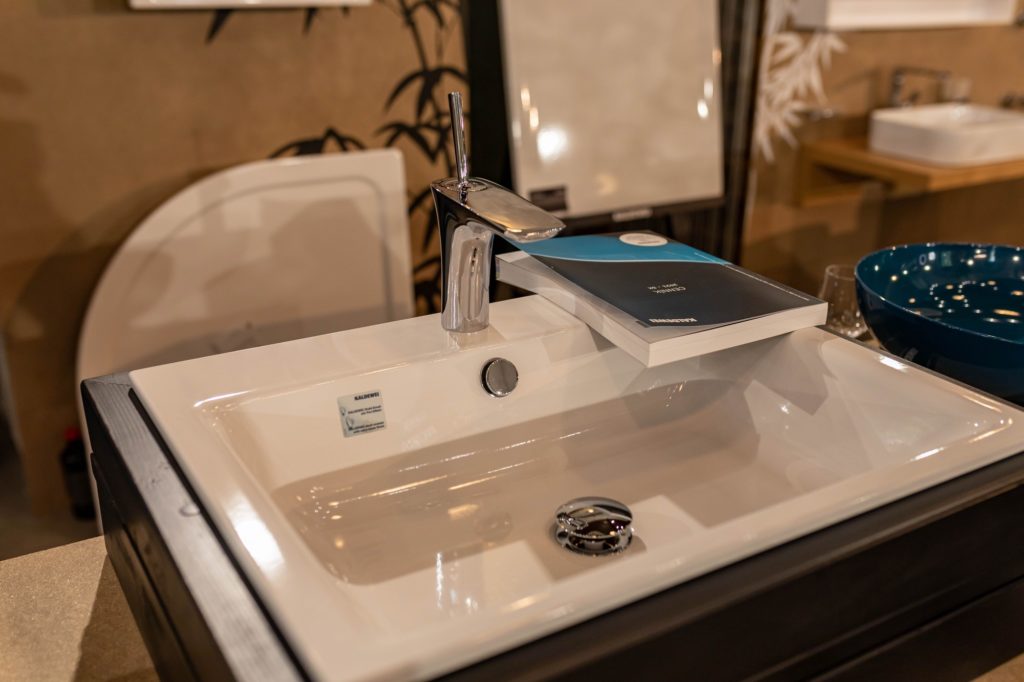 Mybath výstava ISHsk 2021 - KALDEWEI zápustné umývadloso smaltovanej ocele s umývadlovou batériou hansgorhe PuraVida