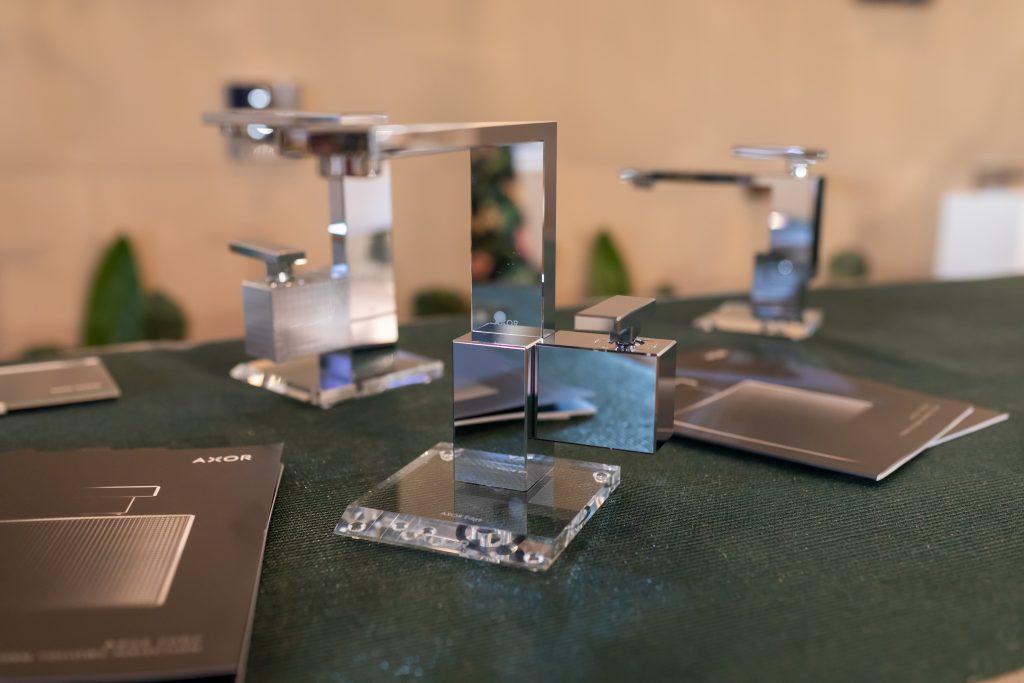 Výstava kúpeľní ISHsk MyBath dizajnová umývadlová batéria Hansgrohe Edge novinka 2019